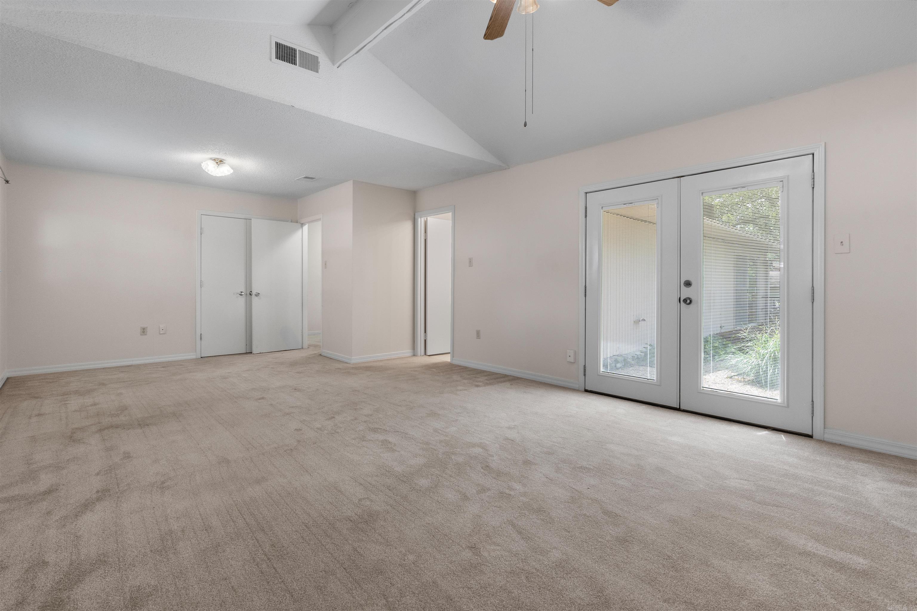 COUNTRY CLUB PARK - Residential