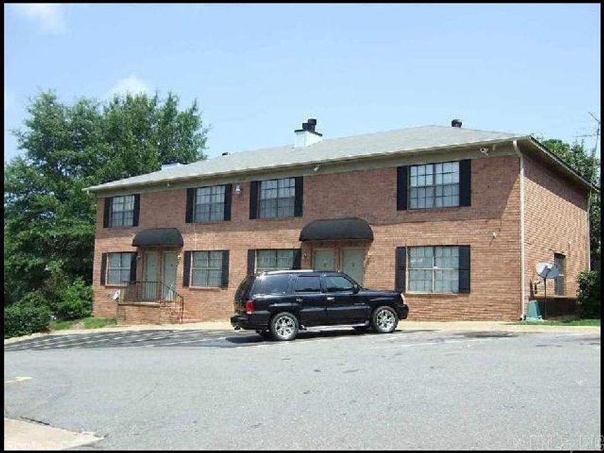 *LITTLE ROCK* BEAUTIFUL CONDO WITH HARDWOOD FLOORS OFF RESERVOIR!! This 2 Bed And 2 Bath All Electric Condo Features 1000 Sqft Of Living Space! Updated Appliances In The Kitchen Including Range, Refrigerator, And Dishwasher! Washer And Dryer Hookups! Off-Street Parking! NO SMOKING AND NO PETS! AVAILABLE MID JANUARY 2026!!! <a href='https://raineyrealty.com/virtualtour.php?r=Syfcg2'> Click here for a 360° Virtual Tour</a>