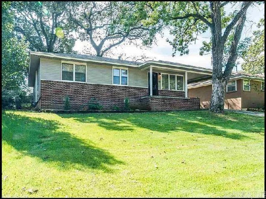 *NORTH LITTLE ROCK* BEAUTIFUL HOME IN PARK HILL SUBDIVISION!! This 3 Bedroom And 2 Bath Home Features Over 1300 Sqft! Refrigerator, Stove, And Dishwasher Provided In Kitchen! Separate Dining Room And Beautiful Hardwood Floors! Washer/Dryer Hookups! Large Shaded Late With Fenced Backyard! 1 Car Carport For Parking! LAWN CARE INCLUDED IN RENT!! SMALL PET FRIENDLY!!!
