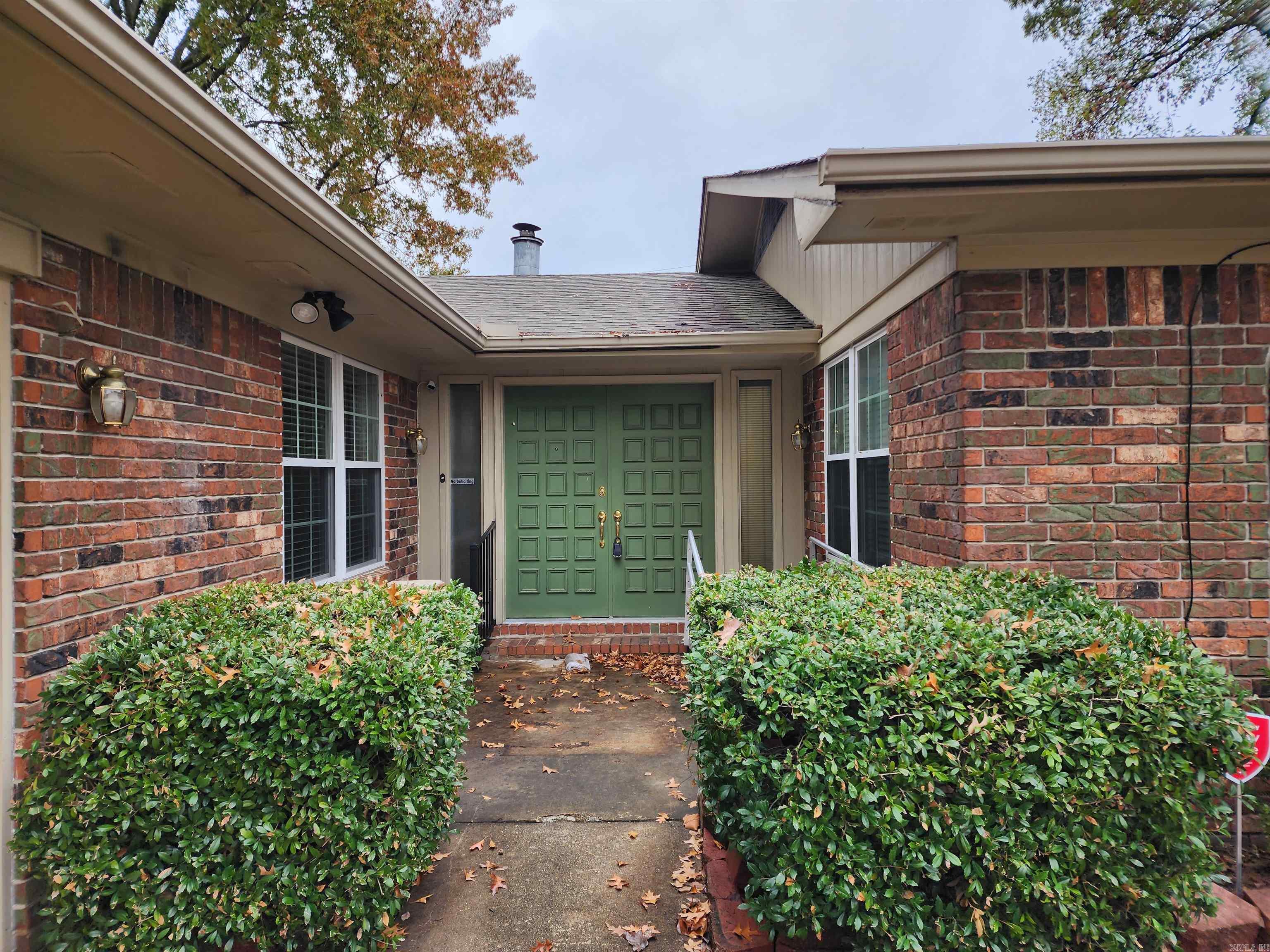 Spacious three bedroom home with immediate access to 67/167, and convenient to grocery, shopping, retail and hospitals. Double car garage, privacy fenced back yard, large eat-in kitchen with separate dining room (office/bonus room), spacious living room and a large master bedroom with walk-in closet. Updates include: granite counter tops, stainless appliances (refrigerator included as well as washer & dryer), Wonderful floor plan that affords spacious living, kitchen and extra large garage with an open privacy fenced back yard with covered deck! Available May 20th.