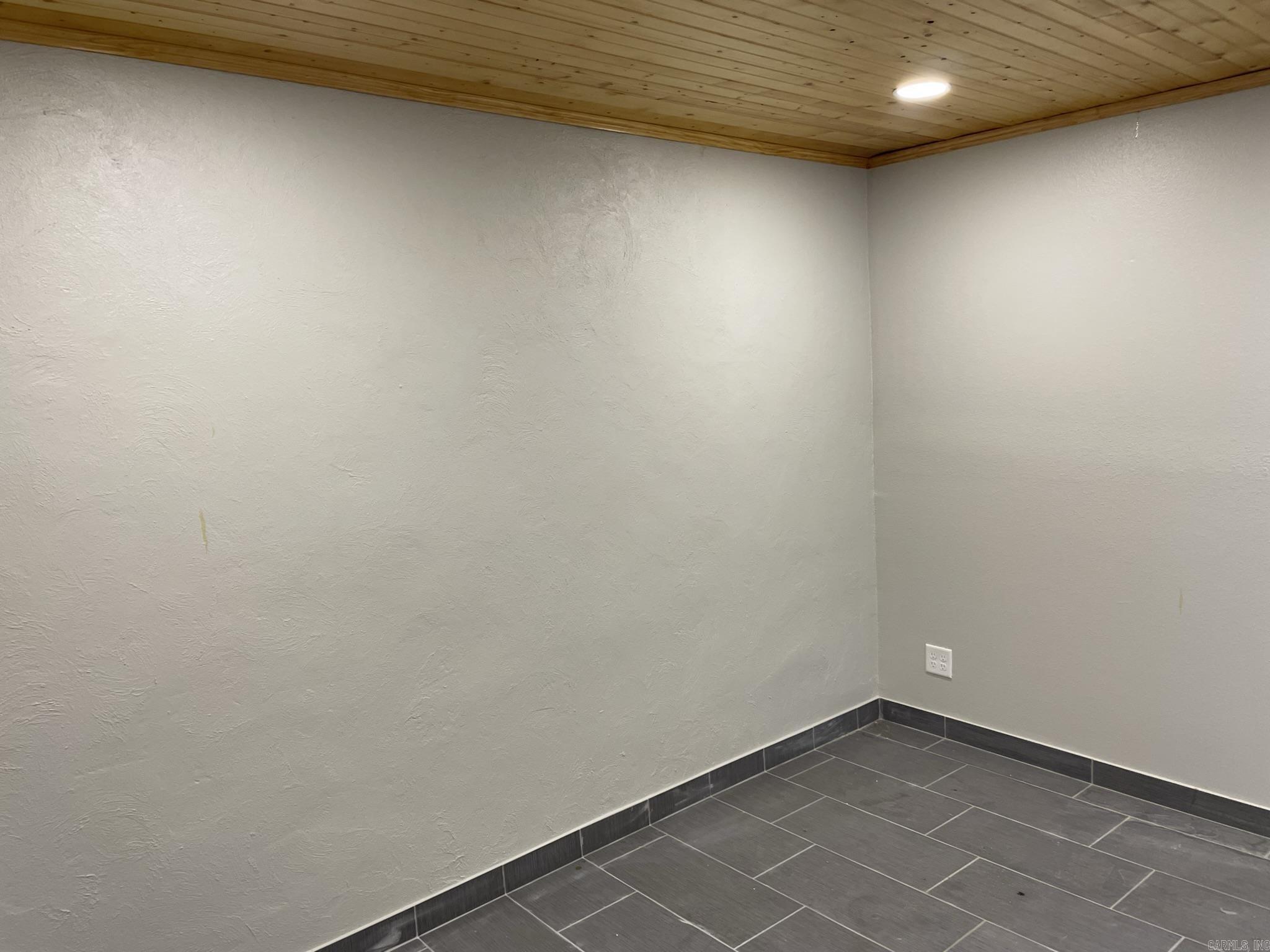 Not in Subdivision - Residential Lease