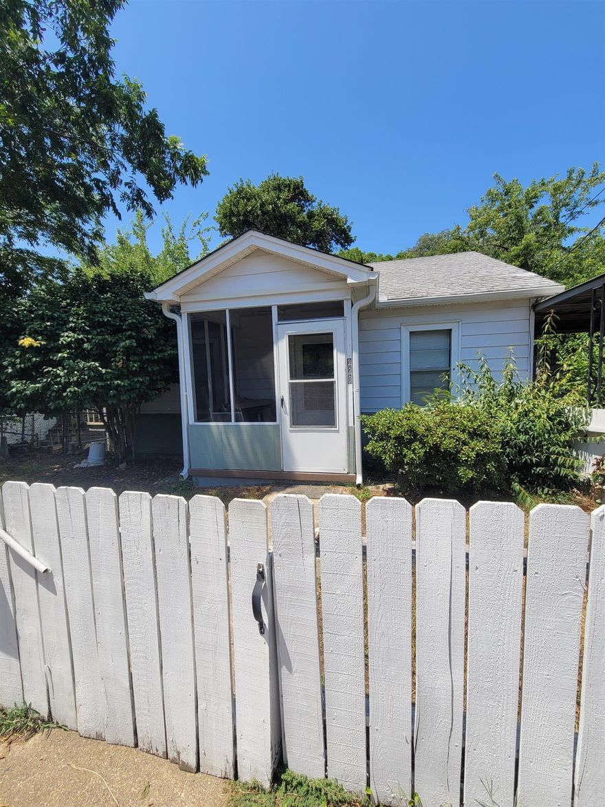 Looking for a house to rent in the Hot Springs area well look no more because I have the one for you. This charming 4 bedroom 2 bath home is centrally located to everything Hot Springs has to offer. Features include original hardwood floors, dishwasher, new paint, and light fixtures. Has a large backyard with alley access and a fenced-in front yard. The home also offers a partially finished basement that can be used for additional storage. Call today to set up your private showing.