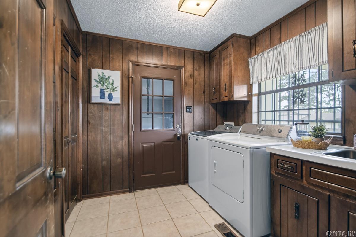 FOXWOOD J - Residential