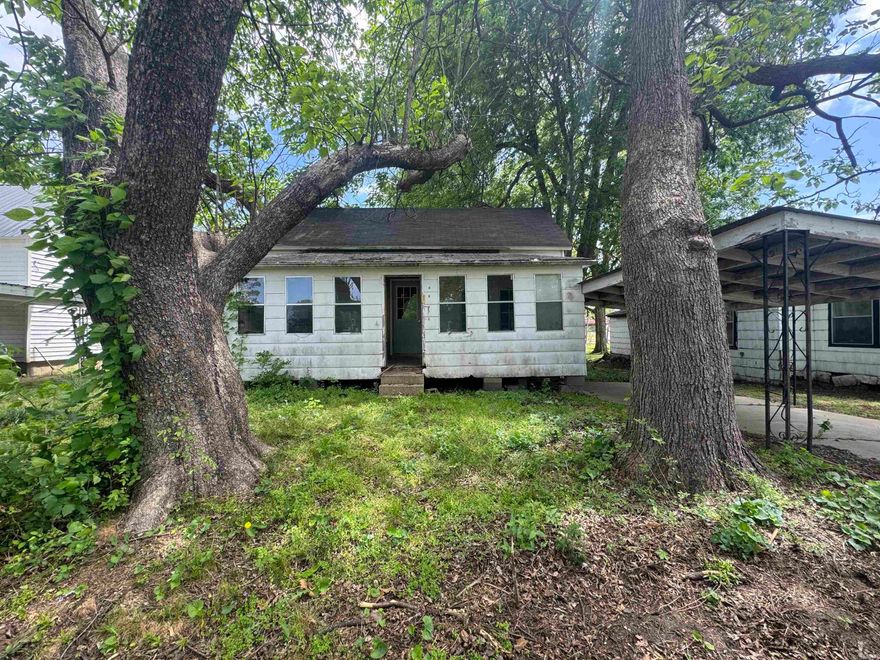 Investors here is a house for you. If you are looking to flip a home or add to your rentals this is the house for you. This house could be made into a cute place with a little work to it.