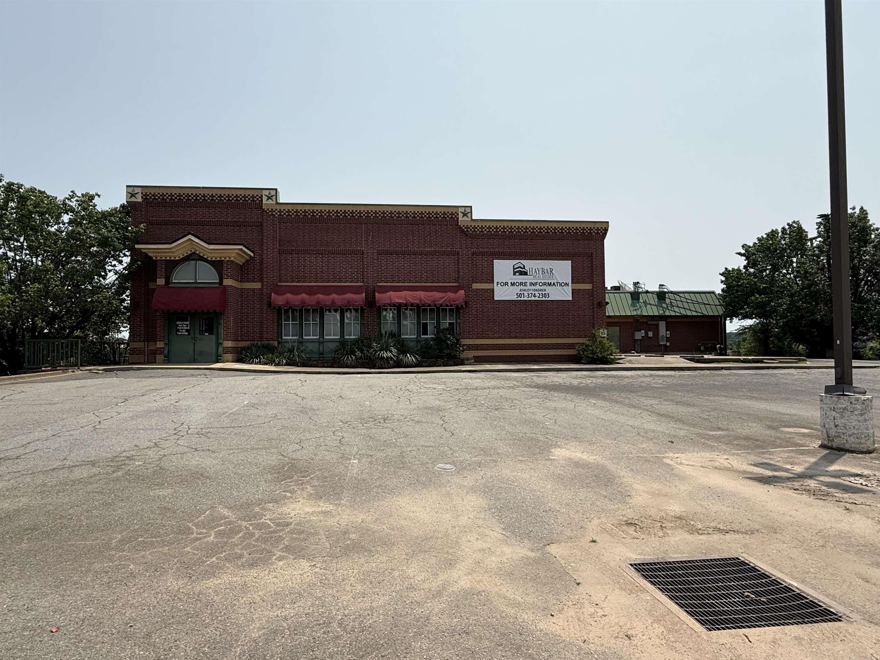 Former West End Tavern and Sekisui Restaurant Direct frontage to Shackleford Road, ideal for medical, office, restaurant, or retail redevelopment Visible, High Traffic location near I-430 and I-630 interchange Near major hospitals (Baptist WLR, CARTI, AR Heart Hospital, etc.) & other medical, as well as retail, heavy residential, and local dining such as Tokyo House and Star of India