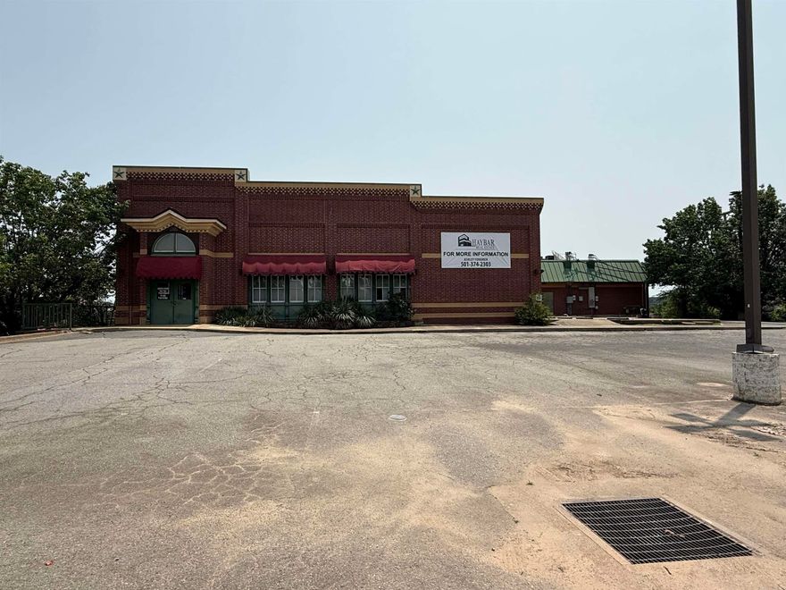 Former West End Tavern and Sekisui Restaurant Direct frontage to Shackleford Road, ideal for medical, office, restaurant, or retail redevelopment Visible, High Traffic location near I-430 and I-630 interchange Near major hospitals (Baptist WLR, CARTI, AR Heart Hospital, etc.) & other medical, as well as retail, heavy residential, and local dining such as Tokyo House and Star of India