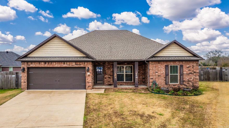 Cute home on an established neighborhood on a cul de sac. Located in the heart of Greenbrier, close to schools and shopping. This lovely home has many custom features including granite countertops and cabinets to the ceiling. This home is a must see