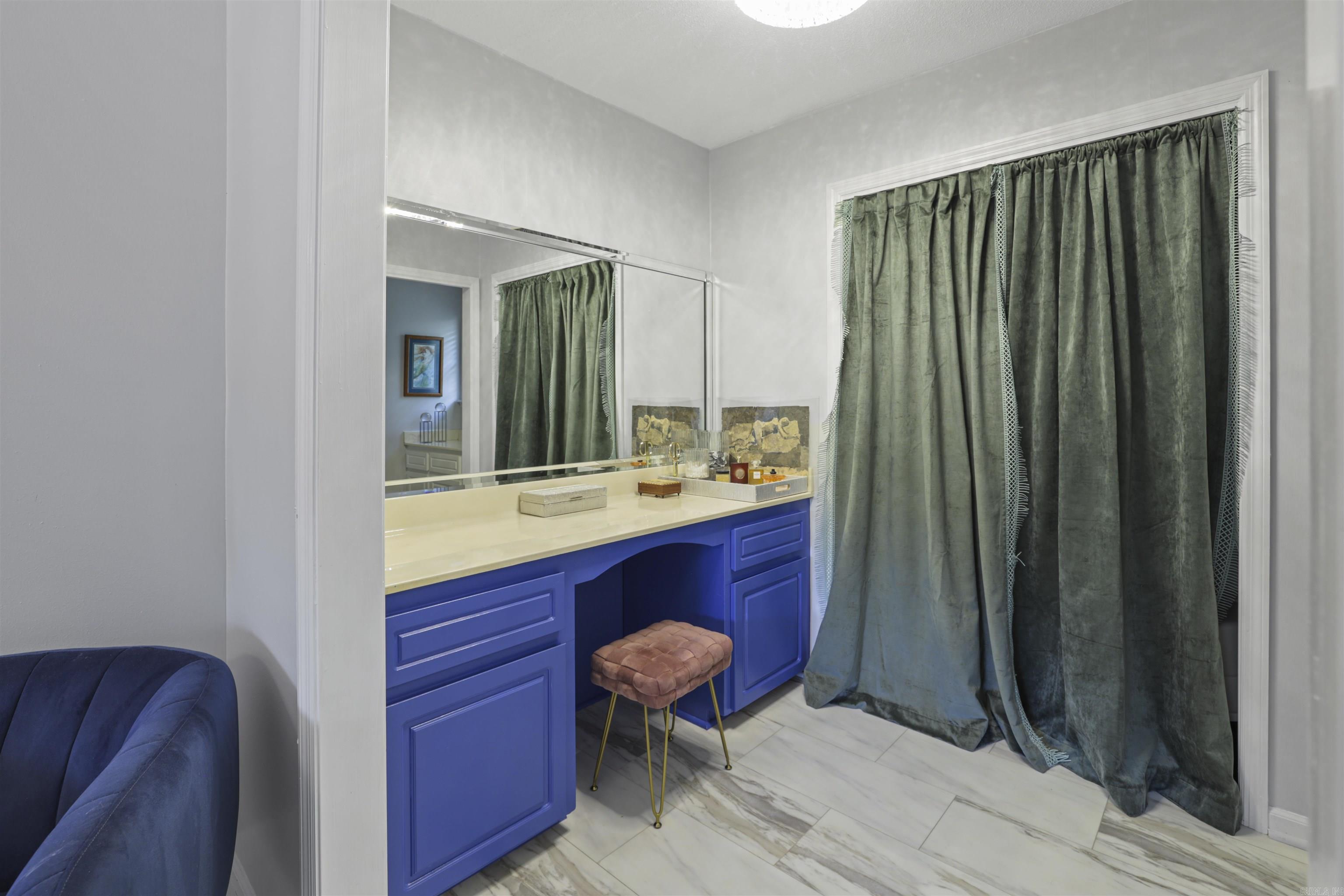 MARLOWE MANOR - Residential