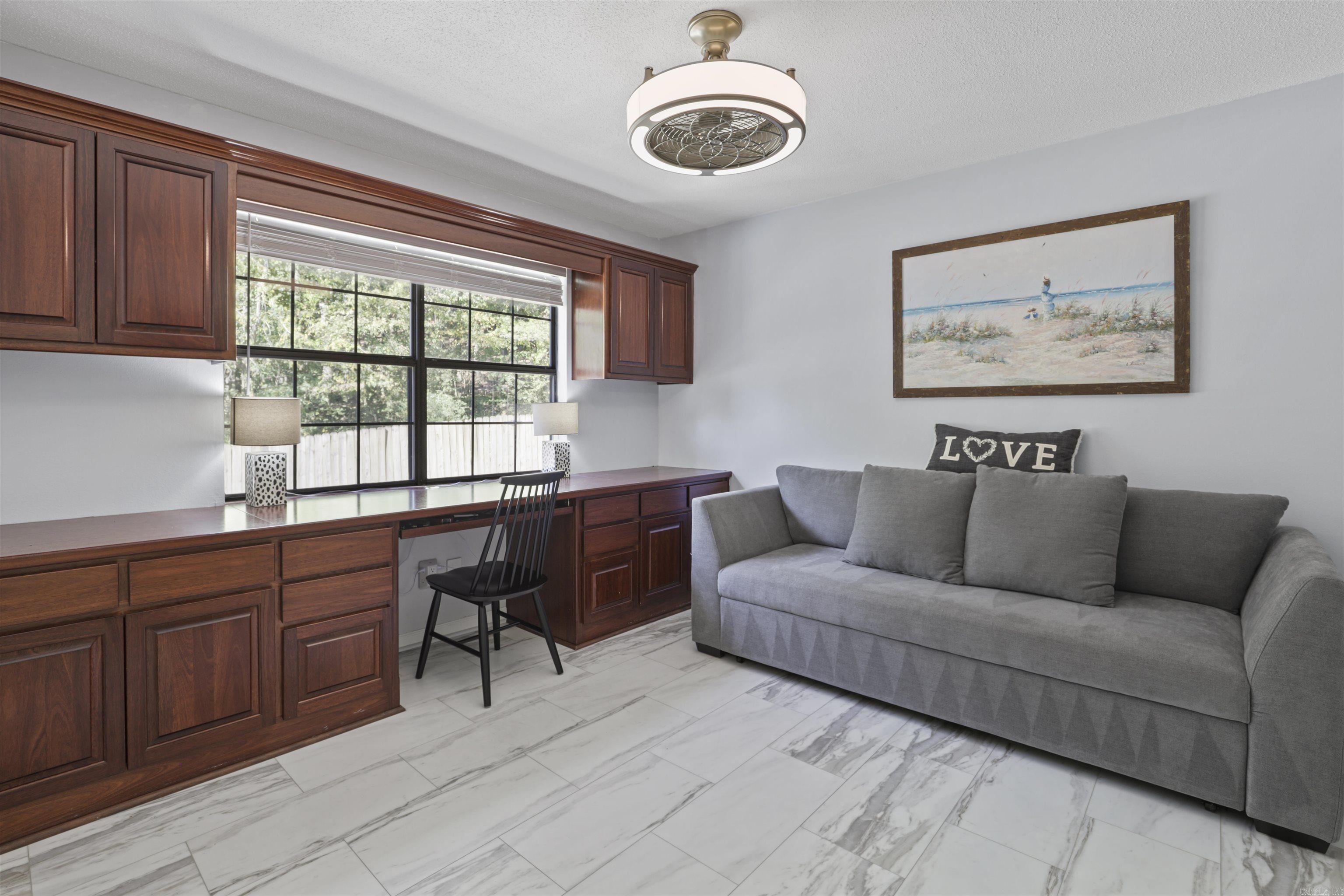 MARLOWE MANOR - Residential