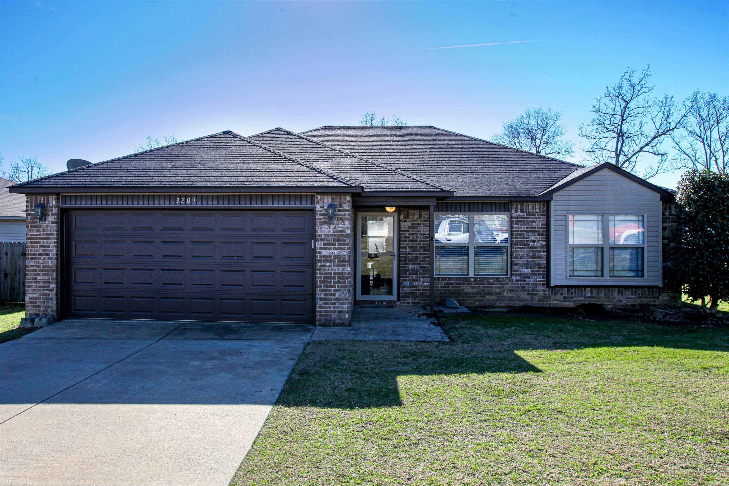 Beautiful 3BD/2BA home tucked back in the quiet Sherwood area. Large fully fenced yard with a privacy fence. Master bedroom has a walk-in-closet, and the master bath has a stand-alone shower and a soaking tub that is perfect for relaxing in. All appliances included. This home also comes with solar panels that on average make your electric bill $100 less monthly!! This property is managed by Hoffman Team so beware of scammers - we will never ask you to Cashapp us money. The lease for this property is for 18 months to 2 years with a 3% increase after the first year. Income must be 3x the amount of rent. Deposit, first monthās rent, and the $50 administration fee due before move in. This property does not accept section 8.