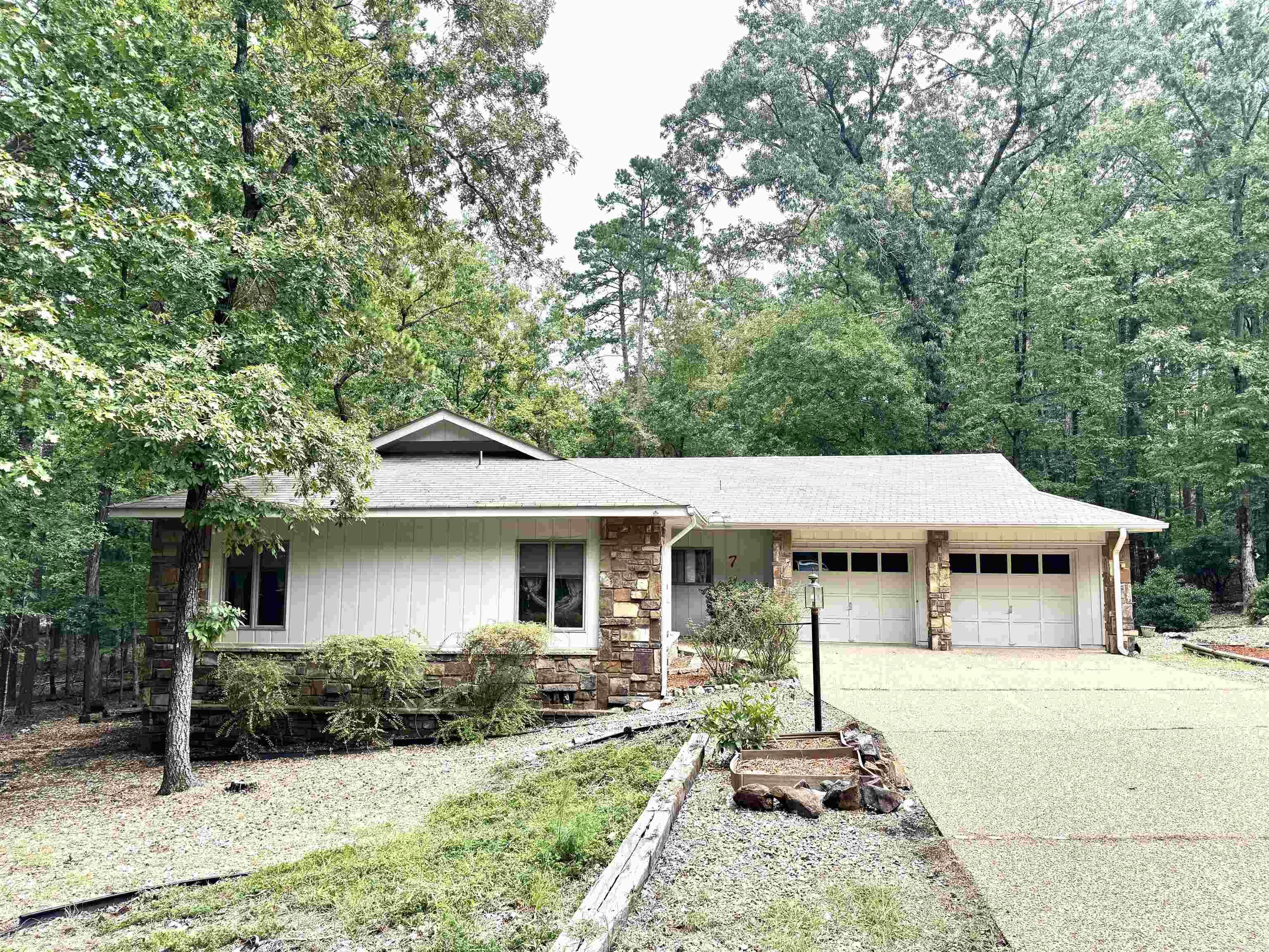 Step into this adorable home in Hot Springs Village! This home offers 3 bedrooms, 2 bathrooms, a laundry room, huge screened in back porch, garage with built in storage and work bench, and so much more. Situated on a quiet cul-de-sac, this home is in the perfect location for anyone thinking of moving to Hot Springs Village. Just minutes to DeSoto Golf Course & Lake DeSoto and in the heart of all the amenities this community has to offer. Call today to schedule your showing!