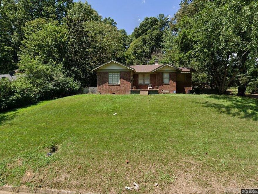 Nice Home in a desirable neighborhood in Helena. This lovely home is under contract before listed.