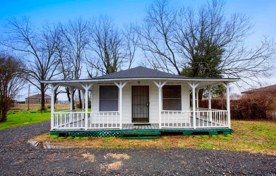 Cute 2 bed located in North Little Rock. Gorgeous wrap around porch with a partially fenced back yard! The lease for this property is for 2 years and income has to be three times the rent. This property does not accept section 8.