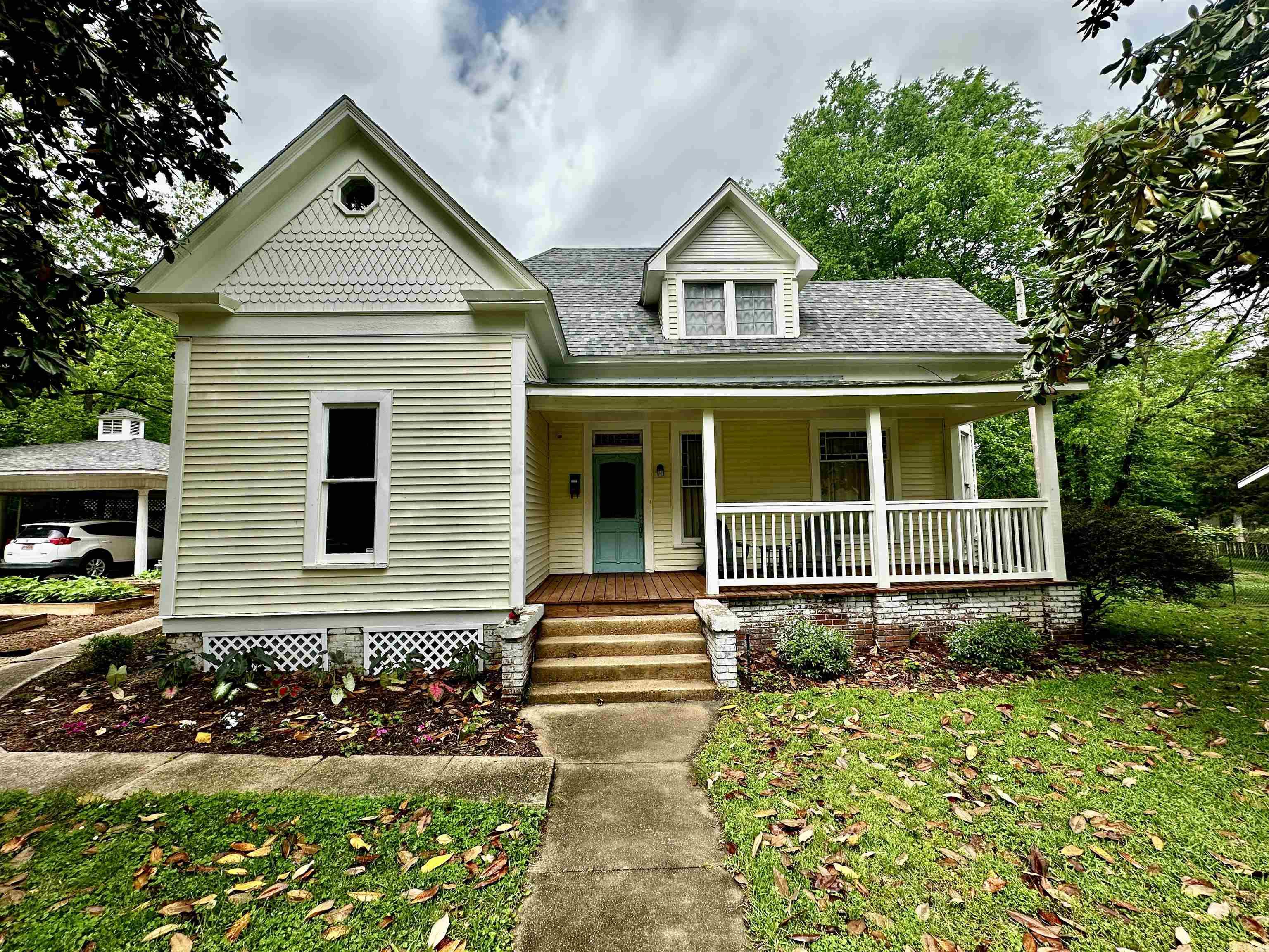 Check out 524 South Gabbert Street! This 3,231 square foot charming home has 4-bedrooms, 3-bathrooms, and is nestled on a generous 0.72-acre lot with a fully fenced back yard. Sellers have remodeled front porch, updated flower beds, and added raised beds since listing this home. Below you will find a list of Renovations/Updates: ⢠Full kitchen Renovation ⢠Quartz countertops ⢠New cabinets ⢠New dishwasher, range, and hood ⢠Flooring throughout the entire house ⢠Laminate in living areas ⢠Tile in bathrooms ⢠New paint throughout the entire house (walls); ceiling painted in nursery, office,kitchen ⢠New light fixtures throughout the entire house ⢠New toilets x3 ⢠New Roof (11/2022) ⢠New hot water heater (fall 23) ⢠New heater/furnace (2022) ⢠New main water line (Nov 23) *New front porch 9/24 *Cast iron tubs resurfaced/refinished 9/24 This property also includes a office, living room, formal dining room in it's 3,231 sq/ft apprx living area!!!!! Call today to schedule your private tour of this home, the pictures don't do it justice! Come see for yourself!!