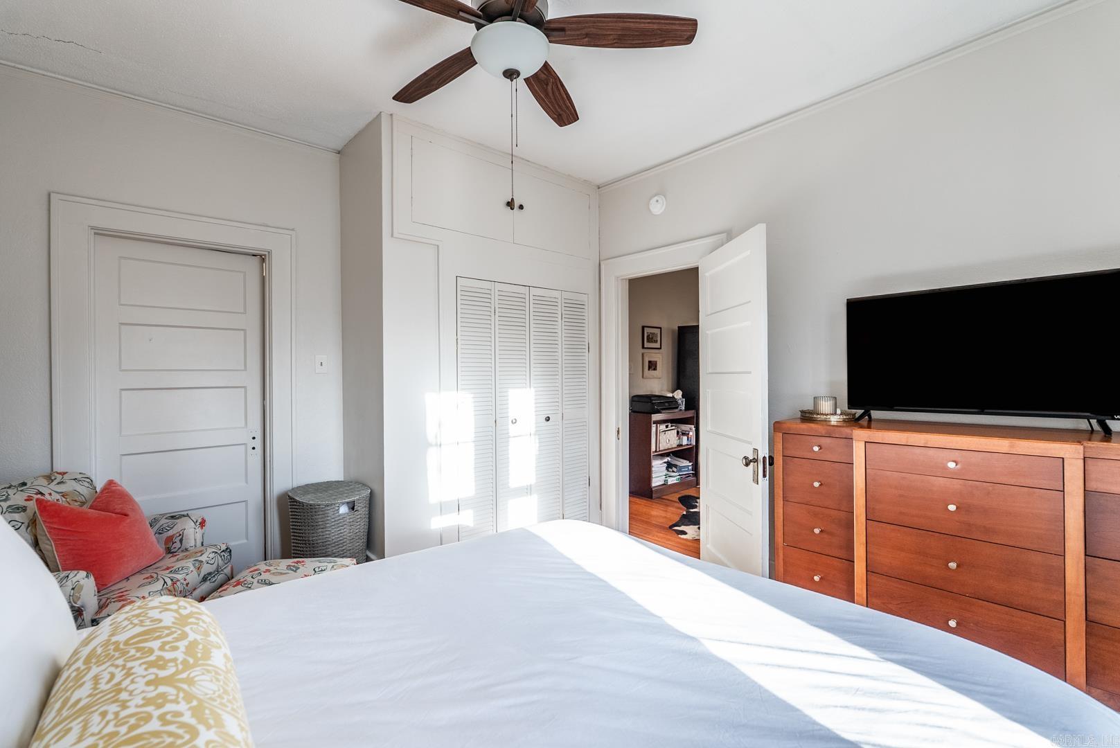 ELMHURST - Residential