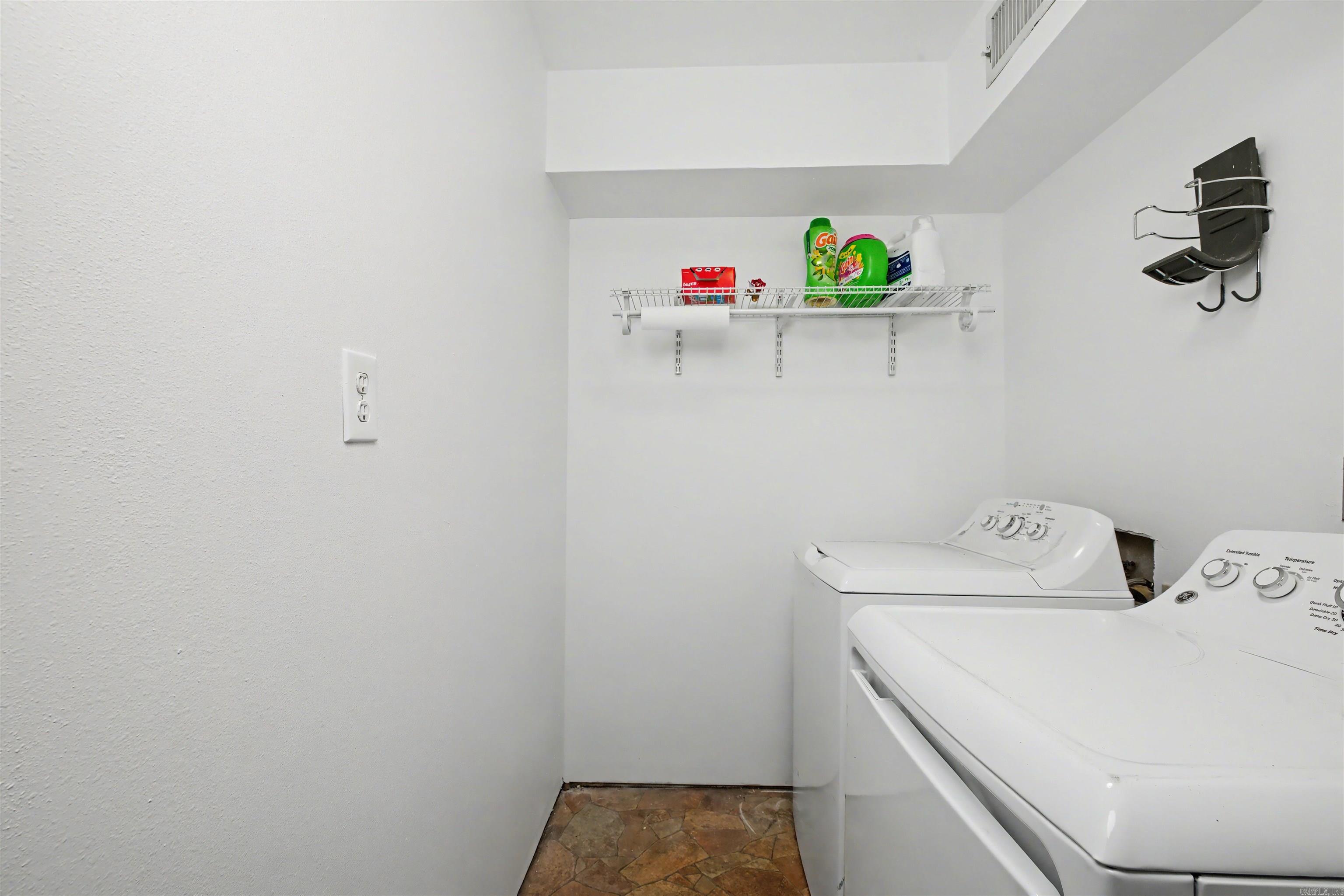 ISLAND HARBOR EST - Residential