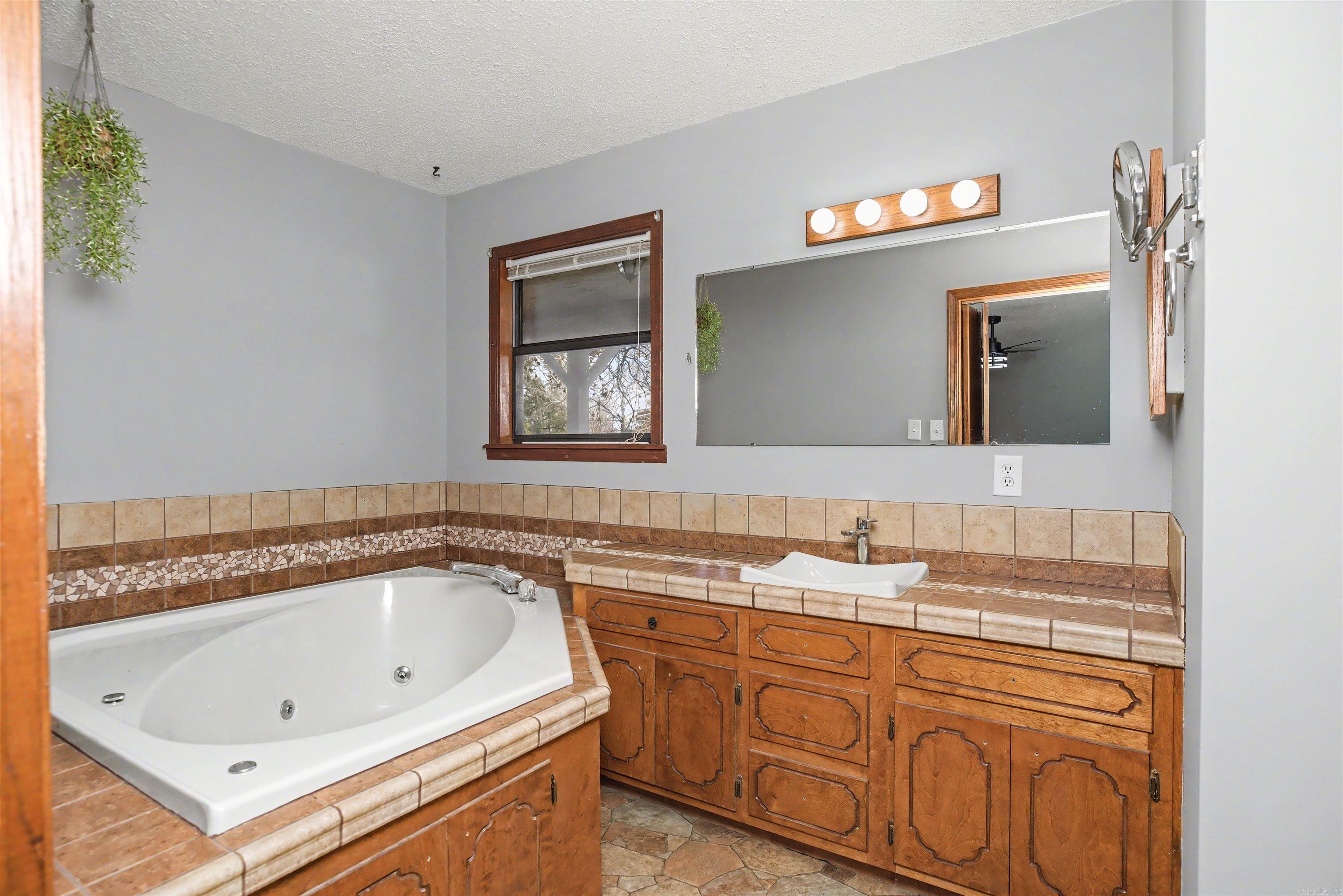 ISLAND HARBOR EST - Residential