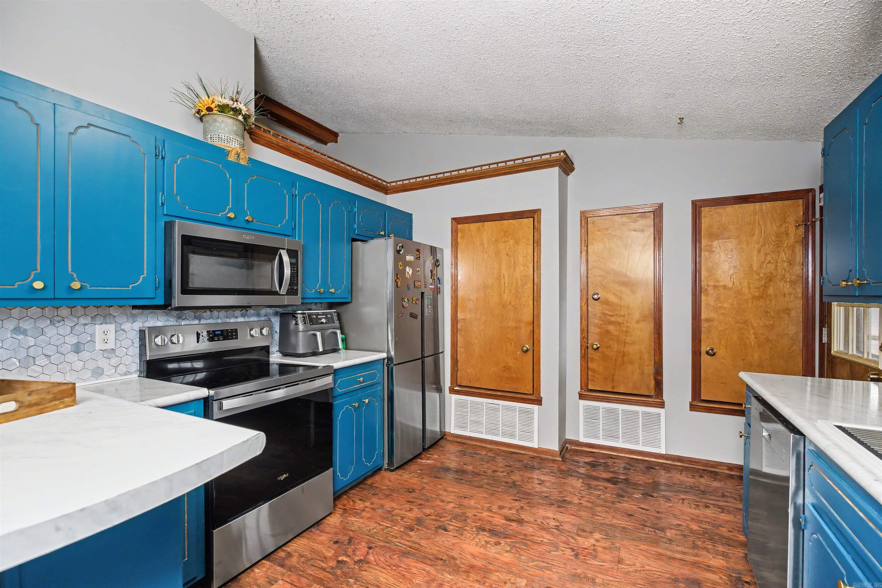 ISLAND HARBOR EST - Residential