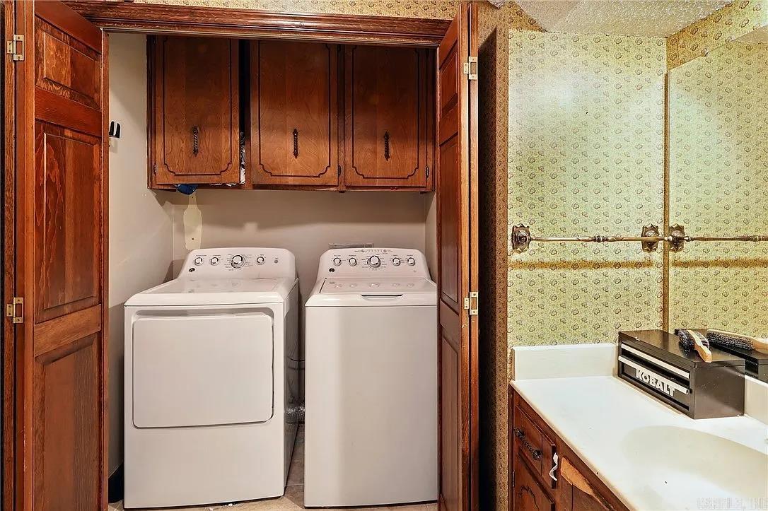 EAST MEADOW - Residential