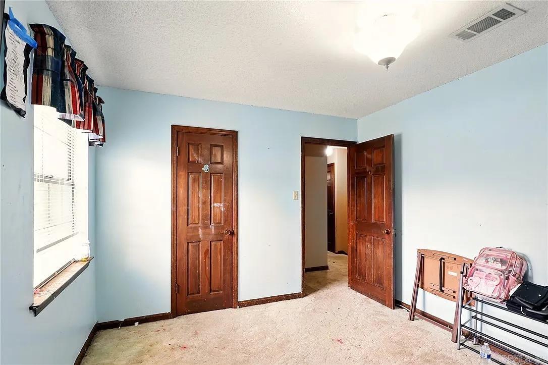 EAST MEADOW - Residential