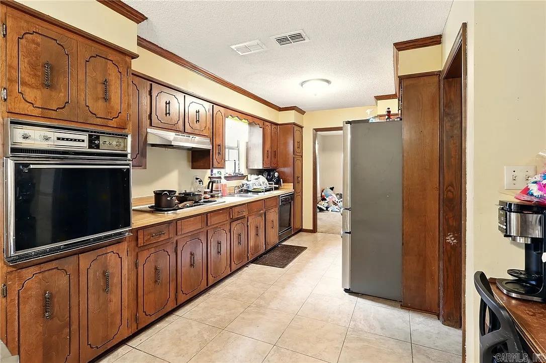 EAST MEADOW - Residential