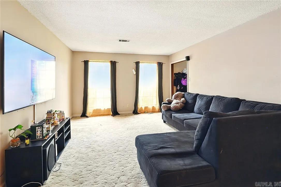 EAST MEADOW - Residential