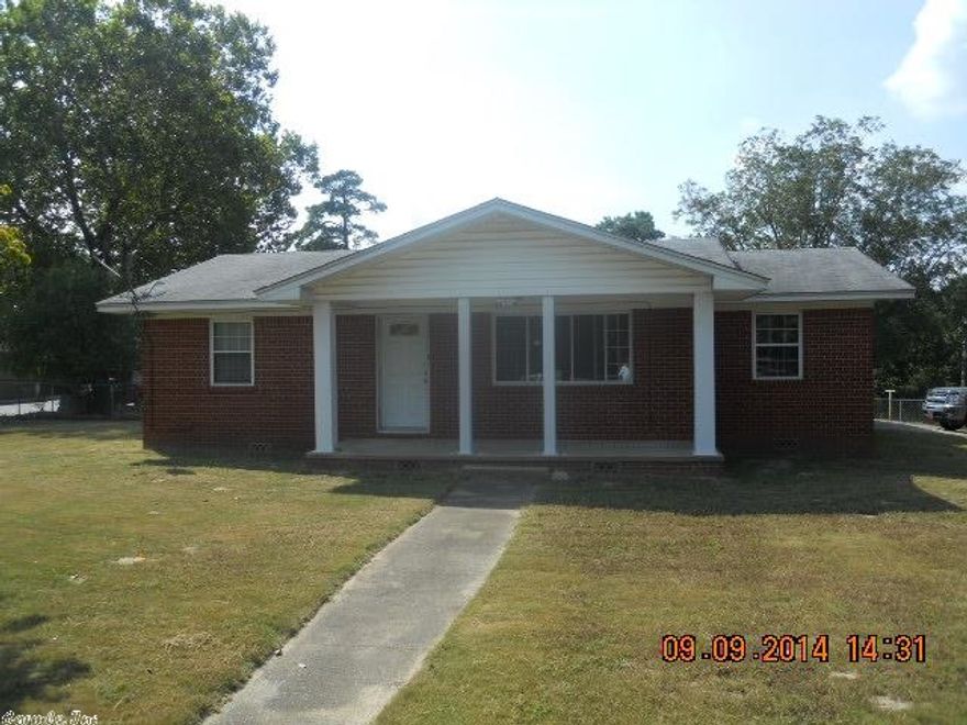 VA OWNWED PROPERTY. ONE STORY BRICK HOME ON A CORNER LOT. WALK TO ELEMENTARY SCHOOL. COMPLETELY FENCED YARD. NICE HARDWOOD FLOORS. Seller does not pay customary closing costs: including title policy, escrow fees, survey or transfer fees. Proof of funds required on cash transactions ; Lender Pre-Approval letter for financed offers (dated within last 30 days) “Property was built prior to 1978 and lead-based paint potentially exists”.