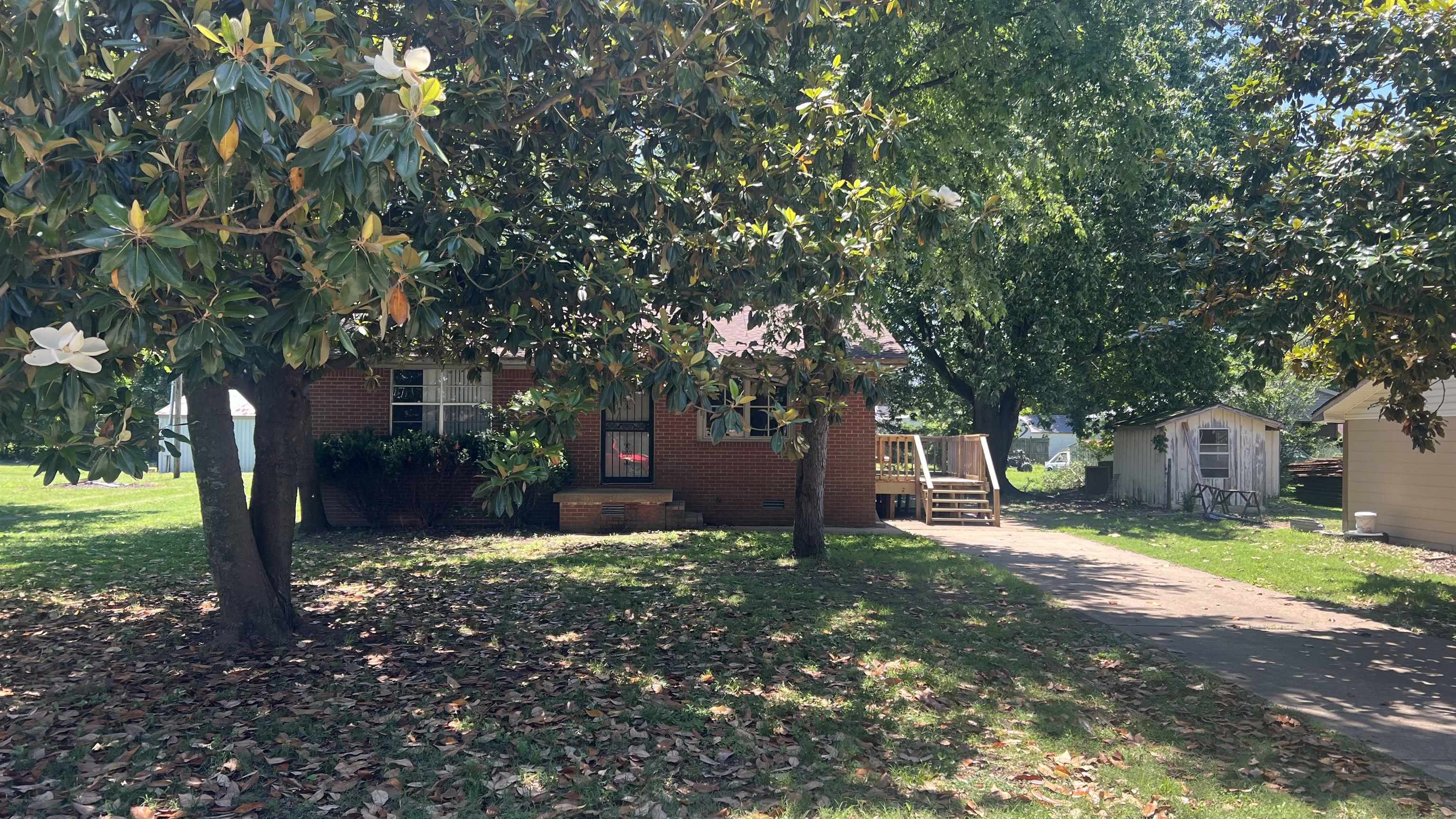 2 bed 1 bath brick home with 24x40 shop