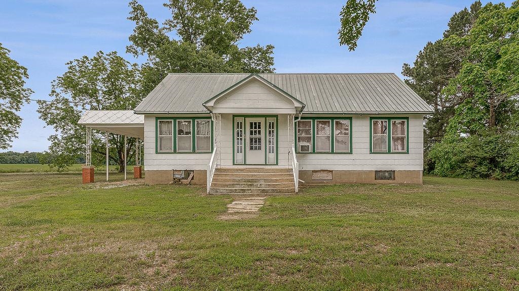 Looking for a duck hunting lodge or rural home close to Jonesboro??? This home sits on 3+/- Acres with 4 bedrooms and 1 bath. The bathroom has been updated along with backsplash and flooring in the kitchen. This home is ready for its next owner. House is the be sold "As Is". Call today for your tour.