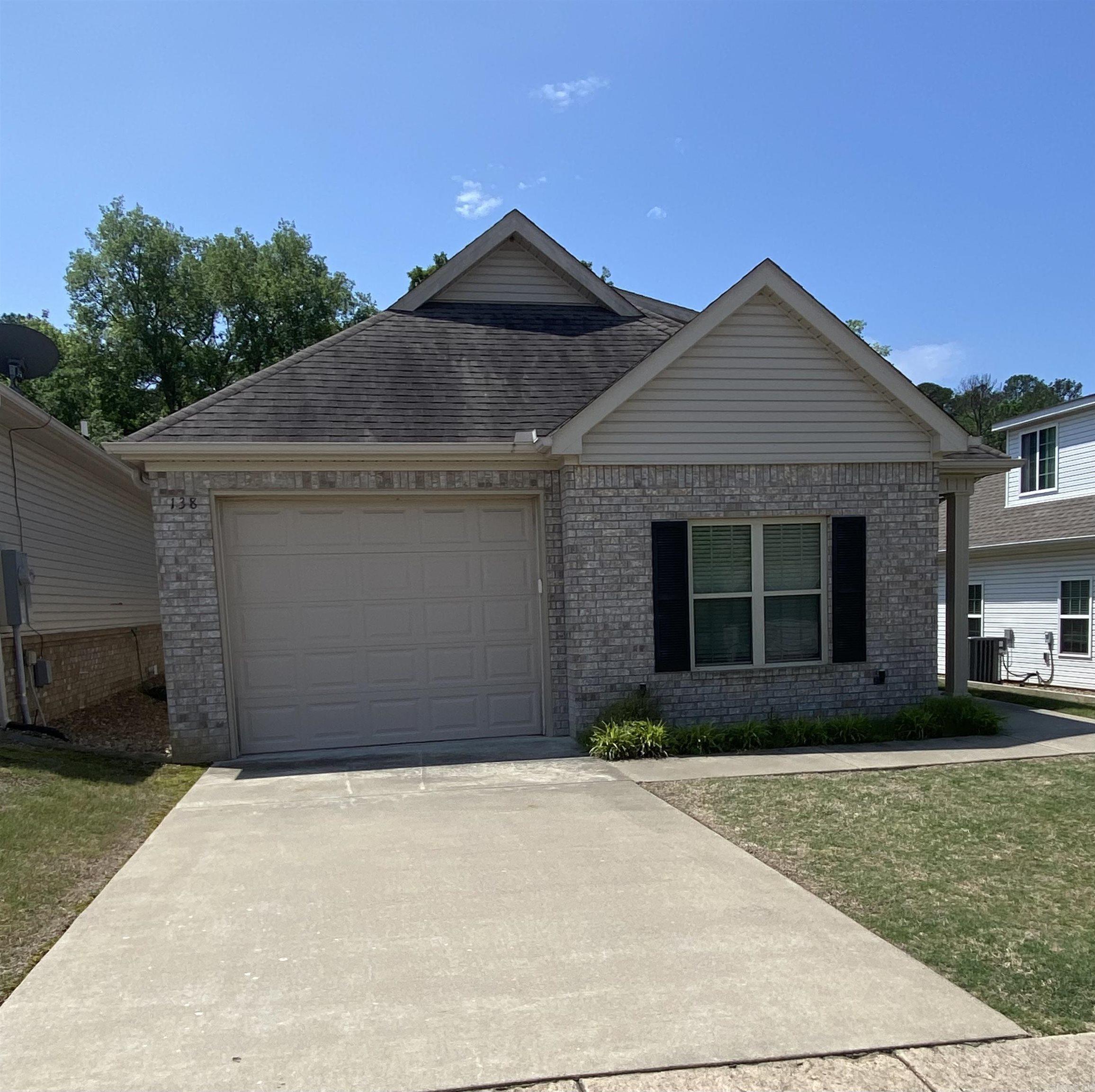 GOLF LINKS GARDENS - Residential