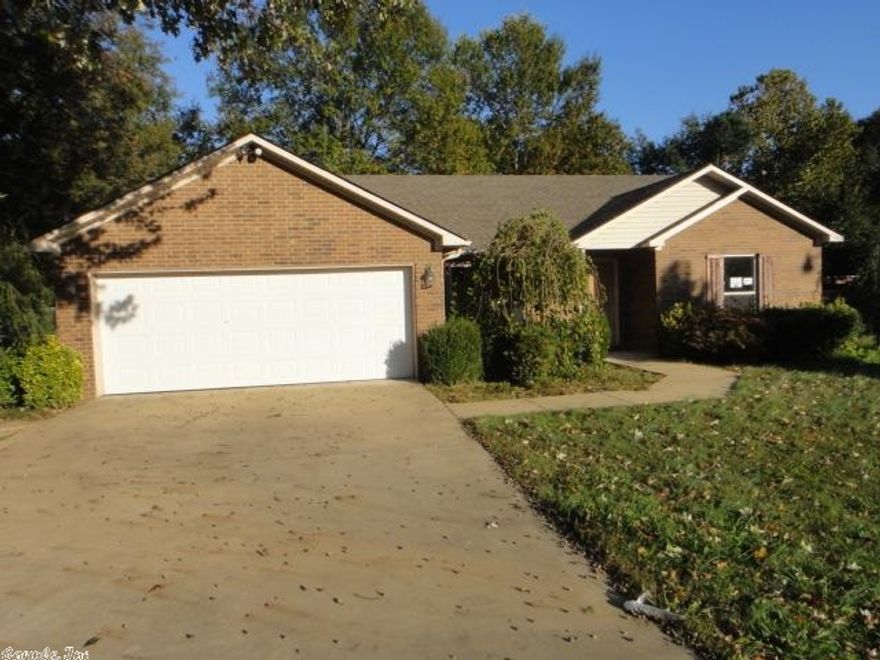 Beautiful brick home centrally located to town and school. New appliances, water heater, ceiling fans and light fixtures. Spacious back yard. Spacious rooms. SEE AGENT REMARKS. This is a Fannie Mae HomePath property. Agents make offers at HomePath.com
