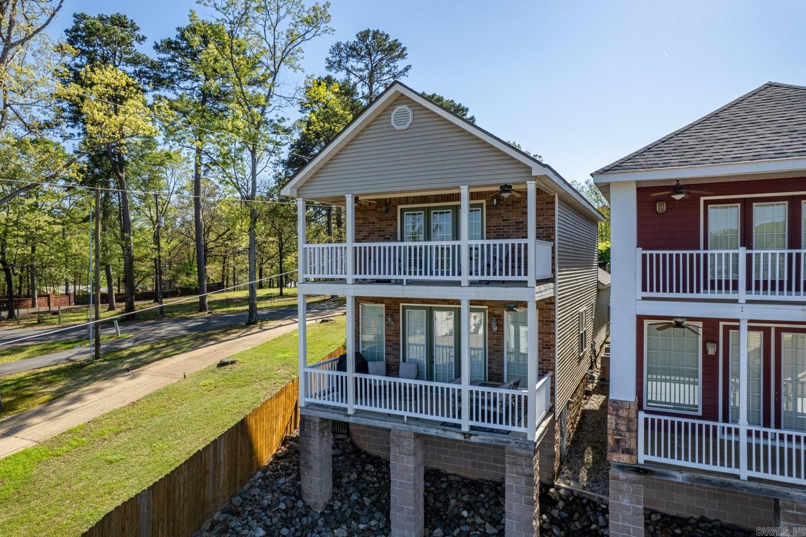 MAJESTIC LAKE VILLAGE TOWNHOMES - Residential