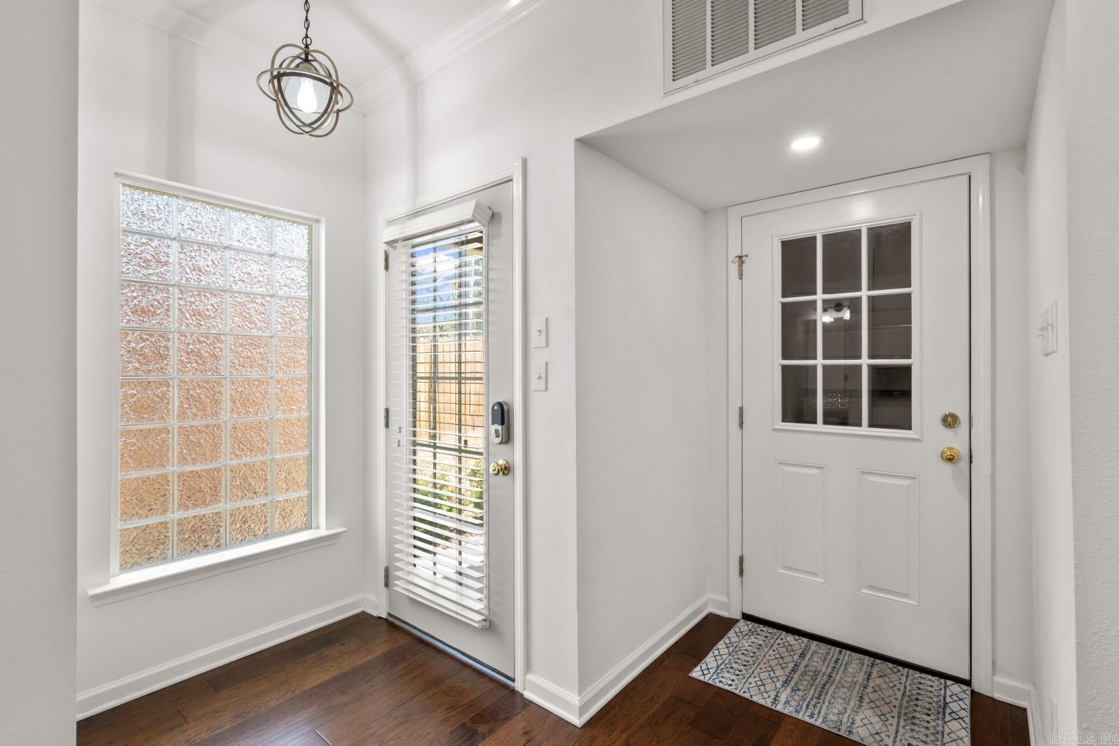 MAJESTIC LAKE VILLAGE TOWNHOMES - Residential