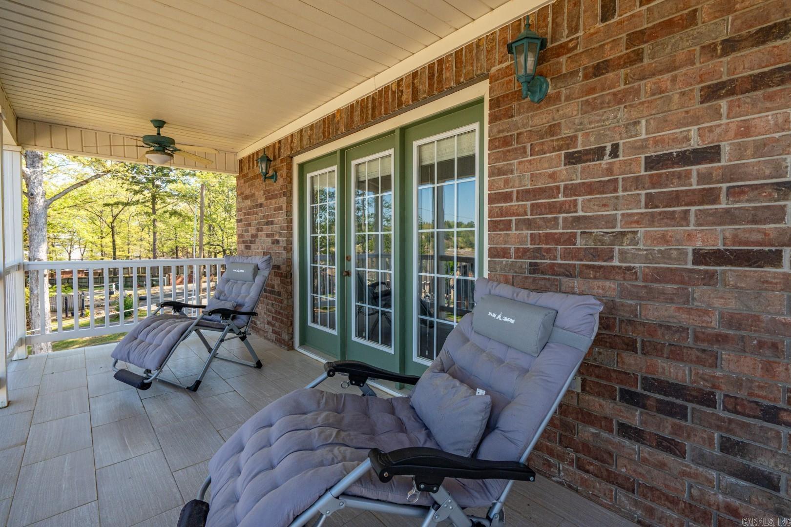 MAJESTIC LAKE VILLAGE TOWNHOMES - Residential