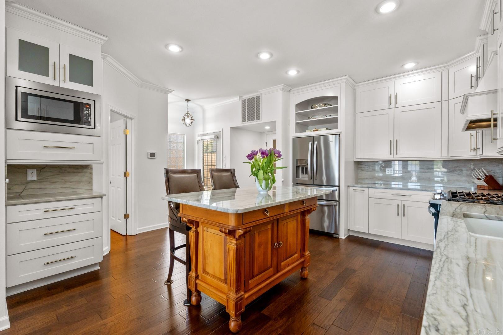 MAJESTIC LAKE VILLAGE TOWNHOMES - Residential