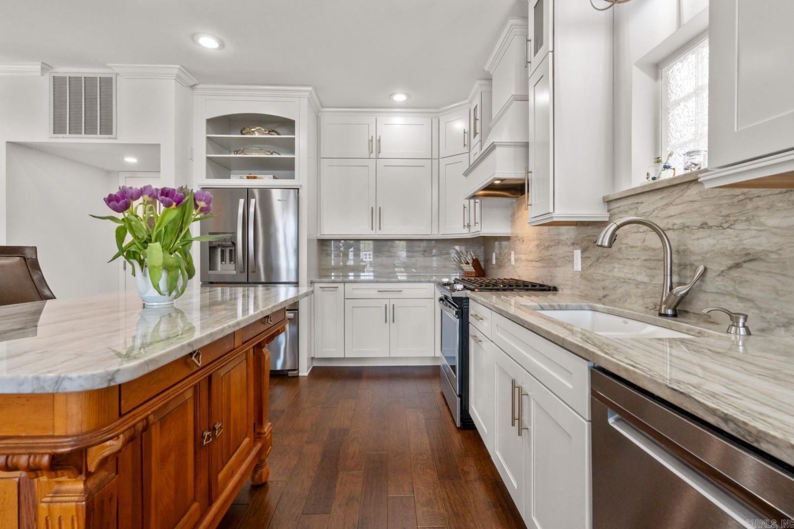 MAJESTIC LAKE VILLAGE TOWNHOMES - Residential