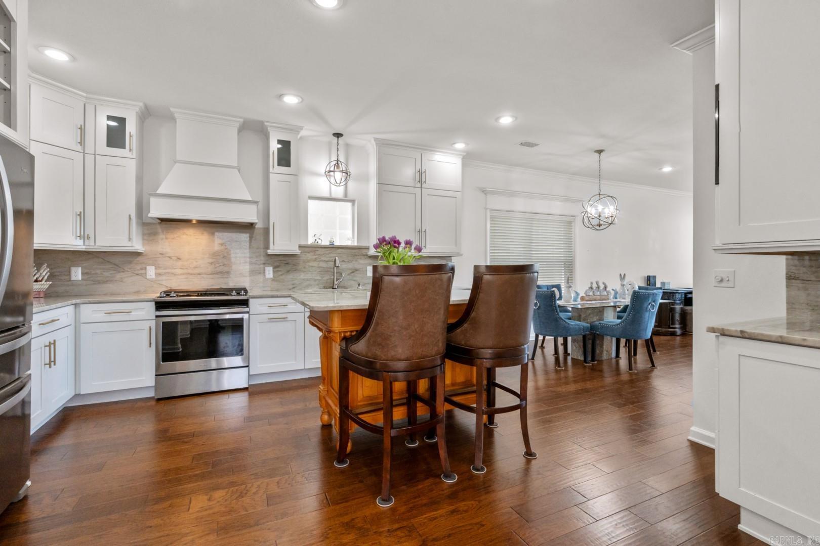 MAJESTIC LAKE VILLAGE TOWNHOMES - Residential