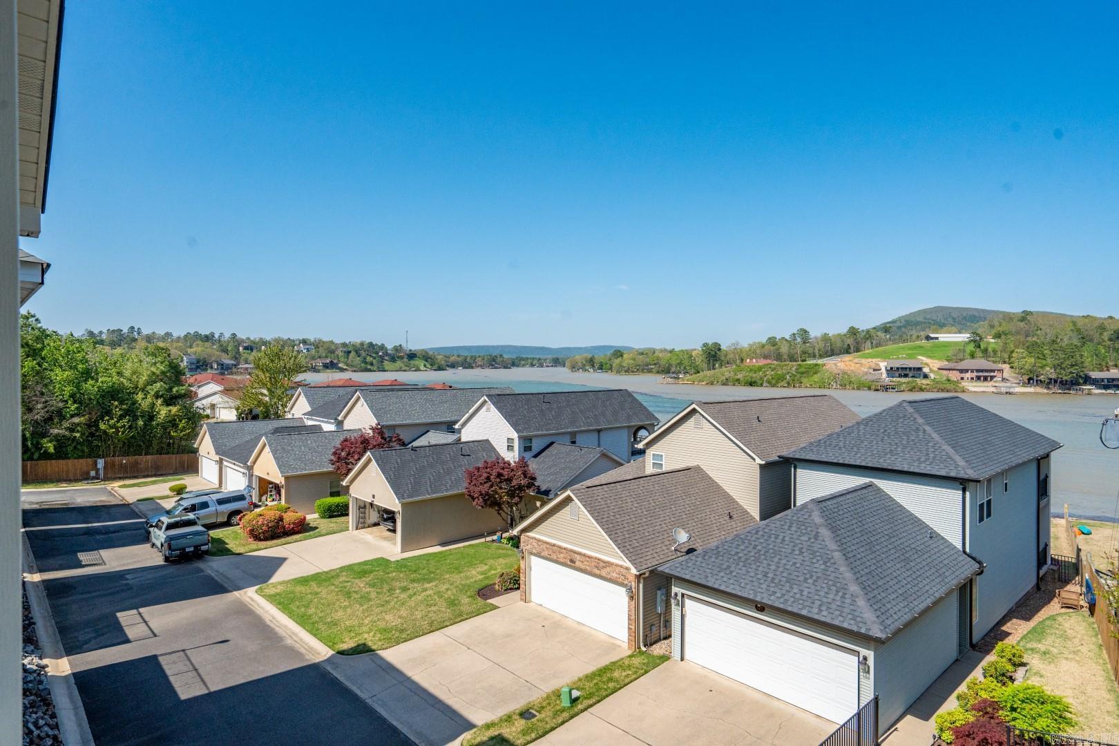 MAJESTIC LAKE VILLAGE TOWNHOMES - Residential