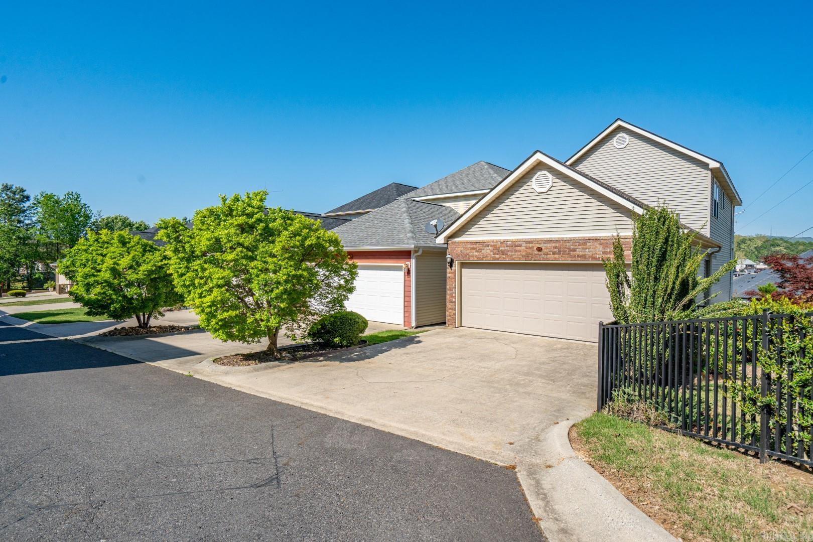 MAJESTIC LAKE VILLAGE TOWNHOMES - Residential