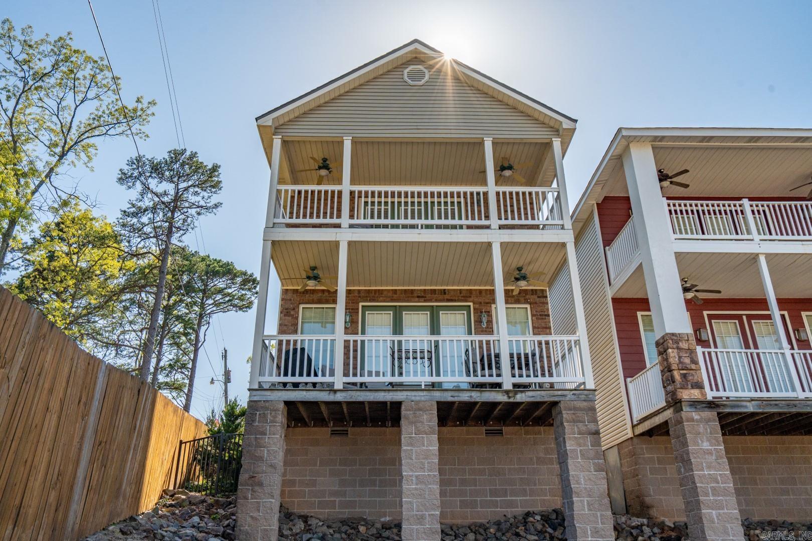 MAJESTIC LAKE VILLAGE TOWNHOMES - Residential