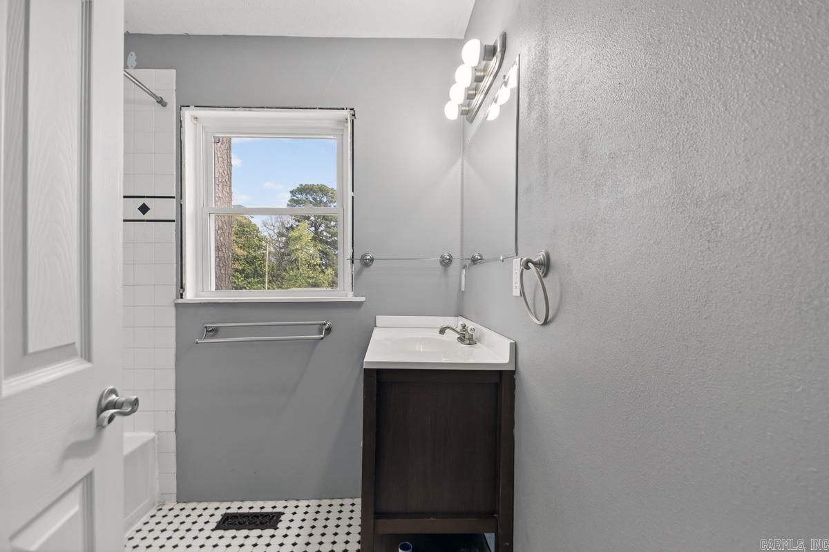 FOREST HILLS - Residential