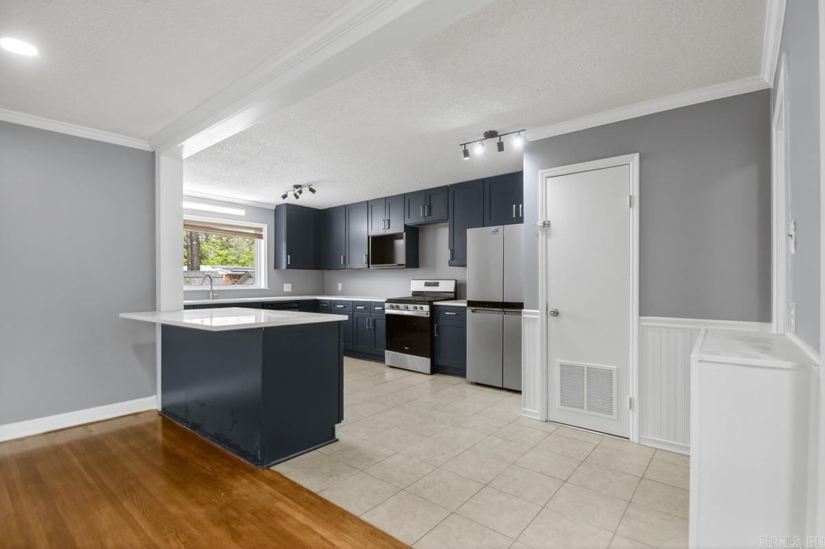 FOREST HILLS - Residential