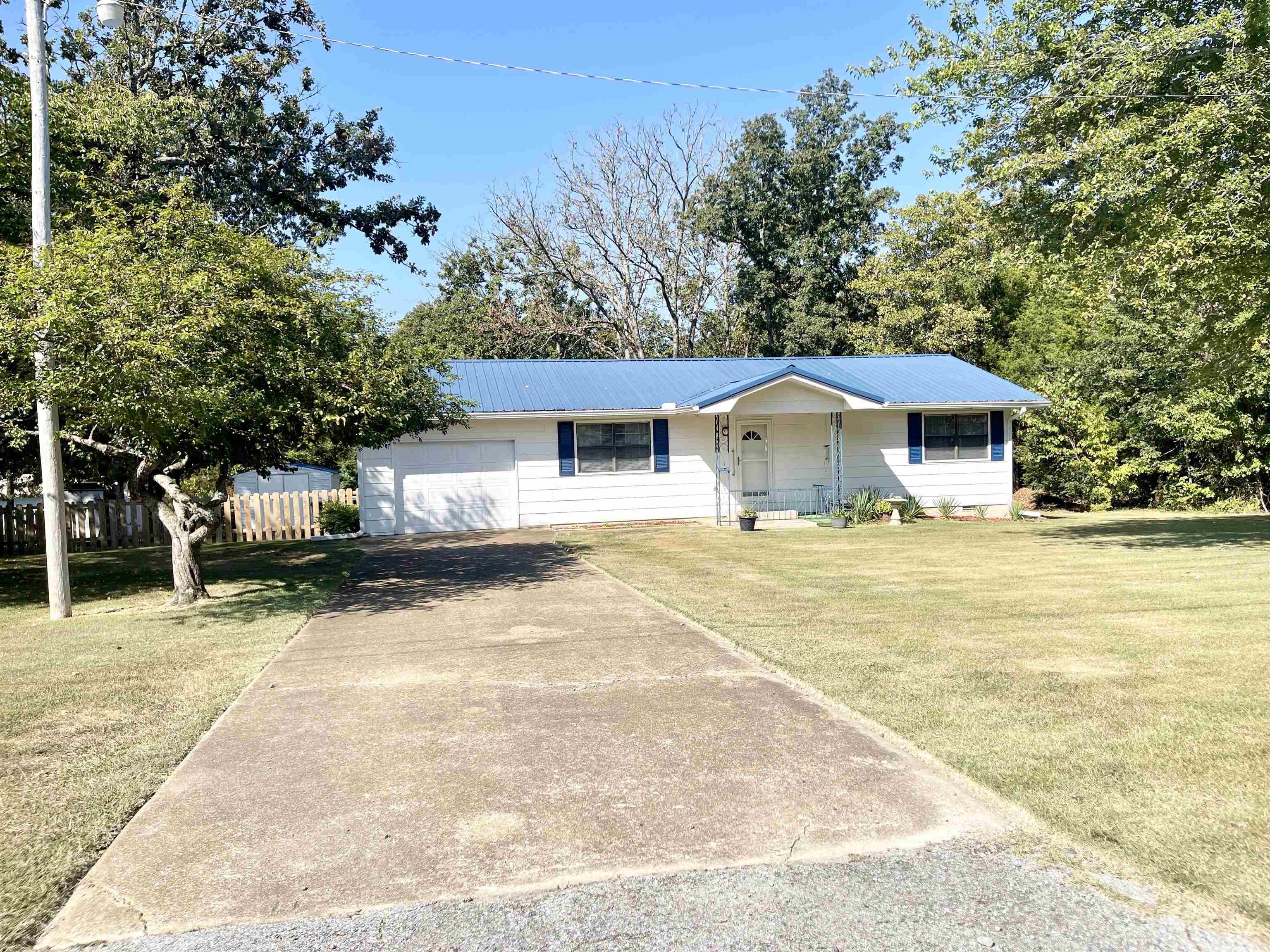 Charming 2-Bed, 1.5-Bath Home for Sale in Horseshoe Bend, AR ā 205 N Bend Drive Nestled in the serene community of Horseshoe Bend, Arkansas, this beautifully maintained 2-bedroom, 1.5-bathroom home is perfect for a new owner. With a new metal roof and gutters installed in 2021, this home is move-in ready and built to last. Step inside to find durable vinyl plank flooring throughout, providing both style and easy maintenance. The cozy living room features a gas fireplace, creating a warm and inviting space to unwind. The modern kitchen boasts upgraded appliances (2022), including a stainless steel side-by-side refrigerator, smooth top electric cookstove and microwave and beautiful countertops! A new sliding glass door opens to a spacious back deck, perfect for relaxing outdoors or entertaining friends. The home is equipped with insulated windows and doors, plus a regularly serviced HVAC system, ensuring energy efficiency and comfort year-round. A brand new wooden fenced in back yard for your doggies is also a bonus. Located in a friendly neighborhood near the amenities of Horseshoe Bendāincluding lakes, golf courses, and local shops.