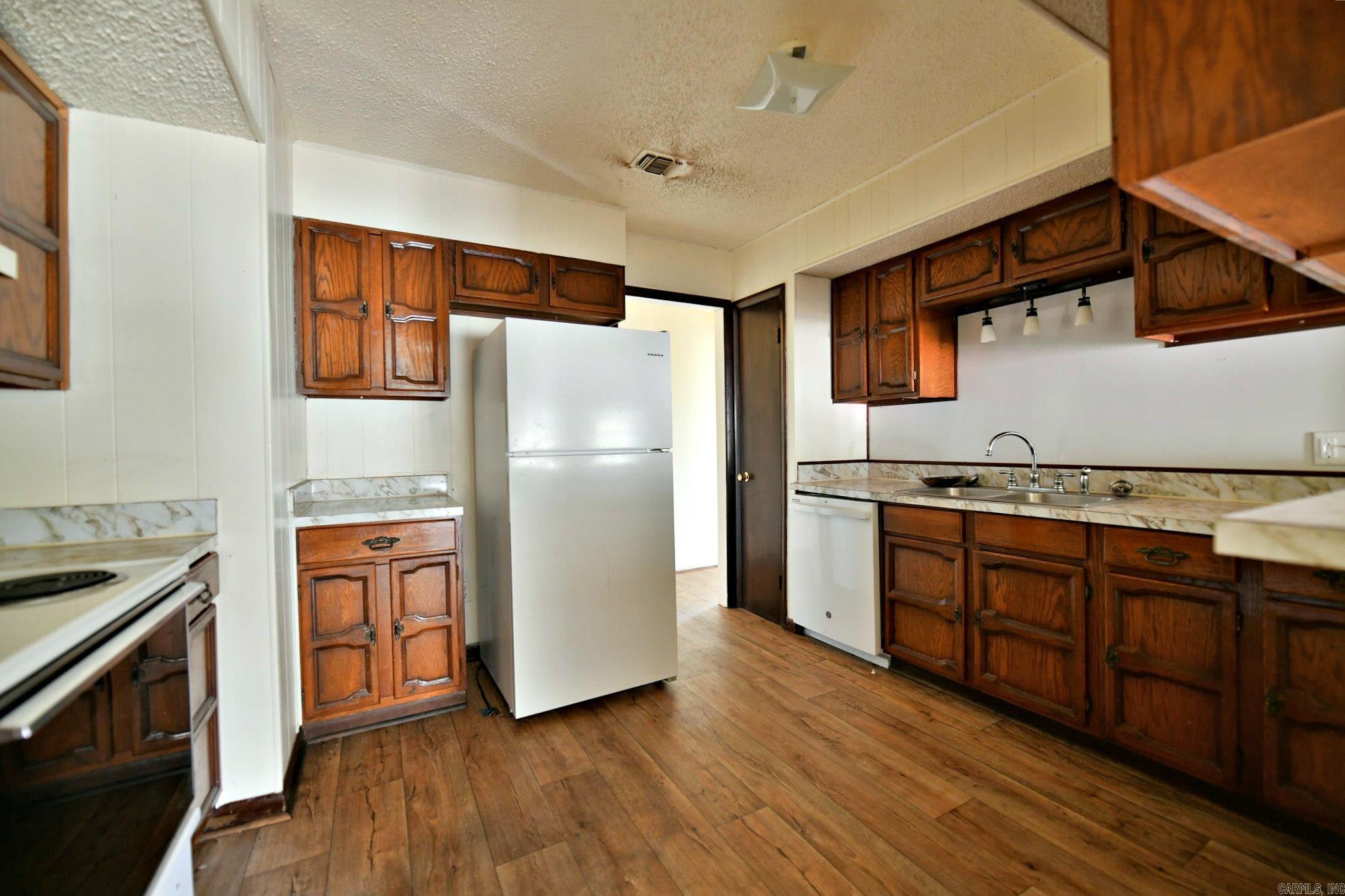 Men-Ark #1 - Residential