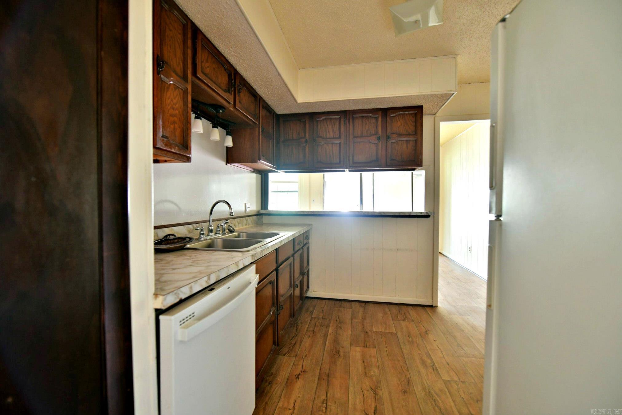 Men-Ark #1 - Residential