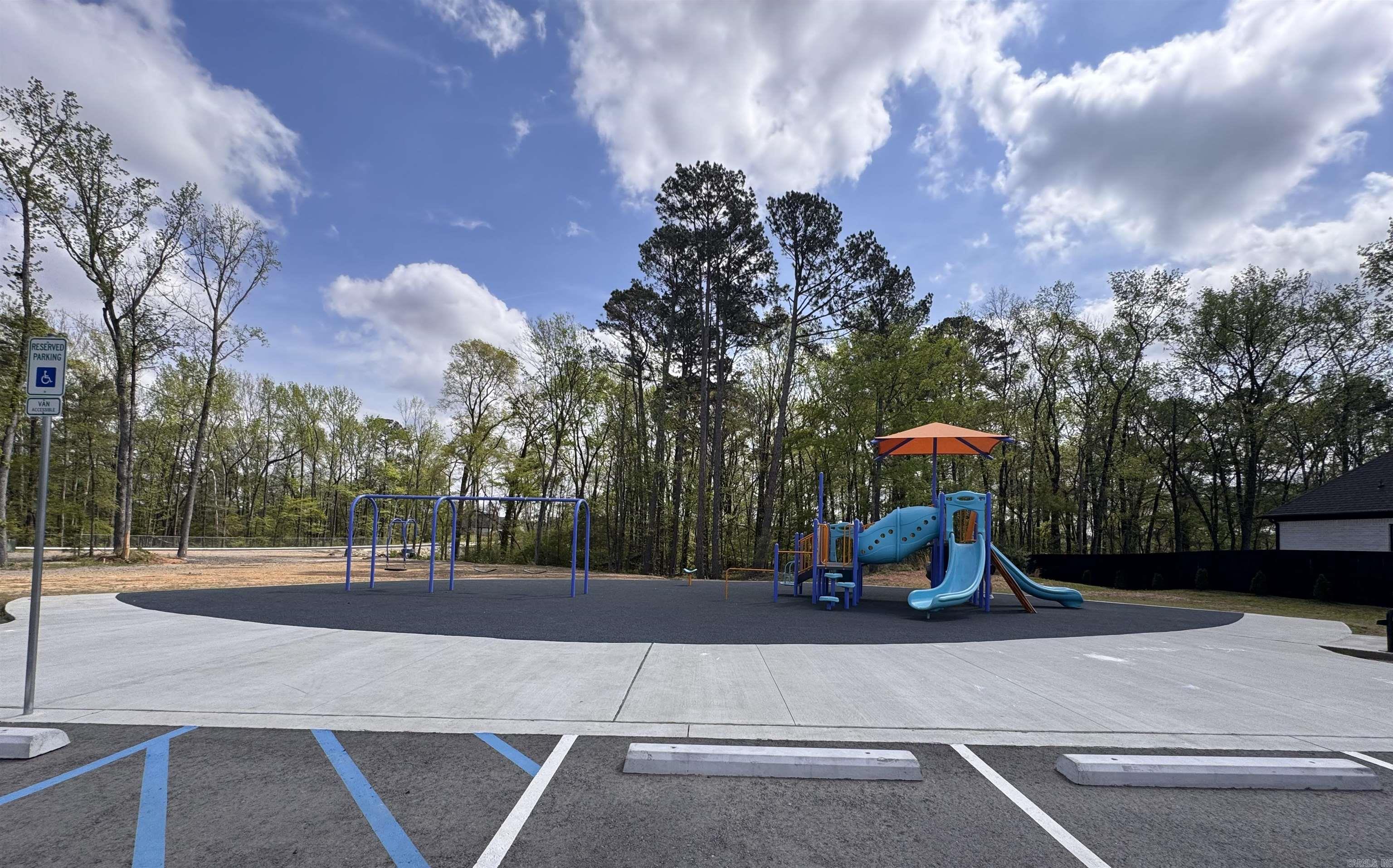 NORTH SHORE @ HURRICANE LAKE EST - Residential