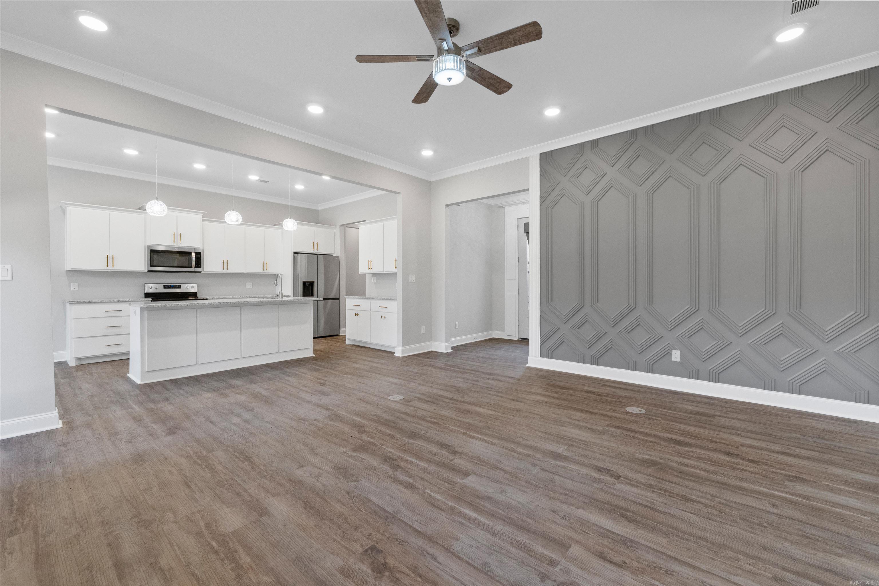 NORTH SHORE @ HURRICANE LAKE EST - Residential