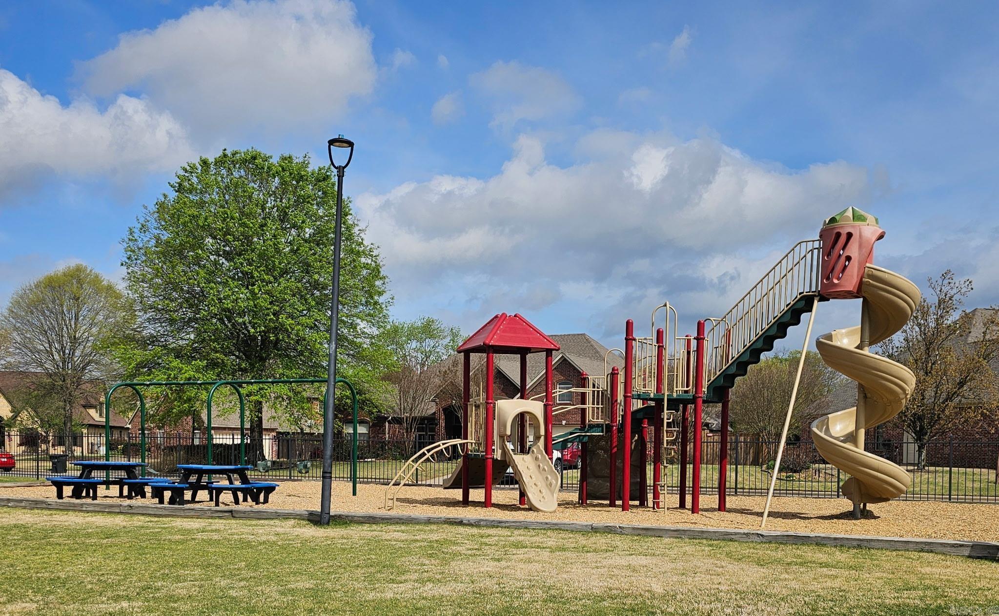 NORTH SHORE @ HURRICANE LAKE EST - Residential