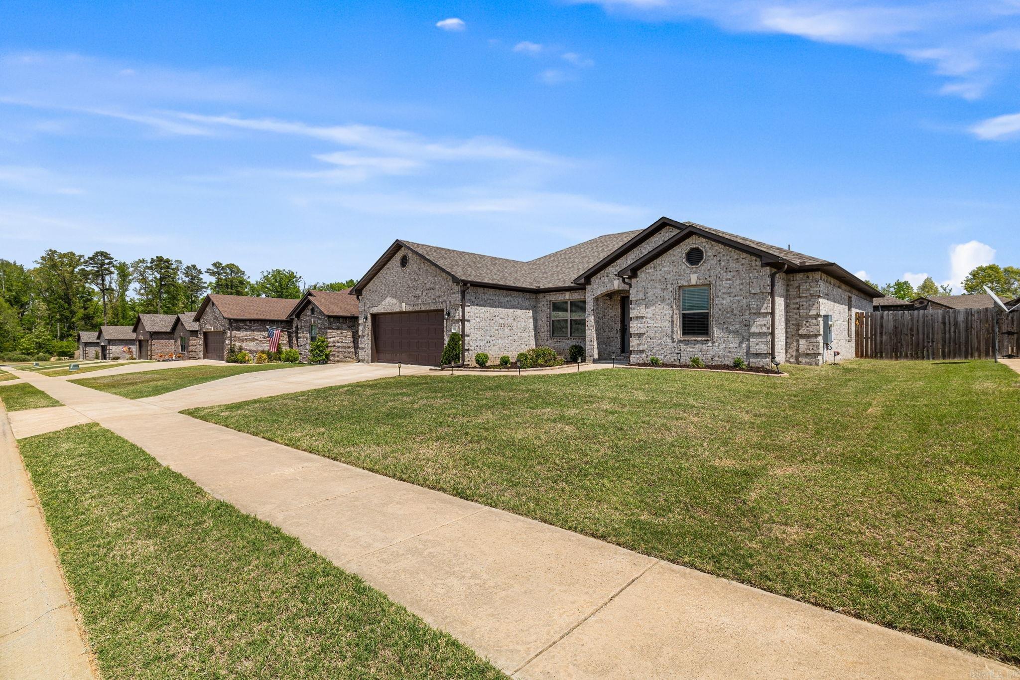 HERITAGE MEADOWS - Residential