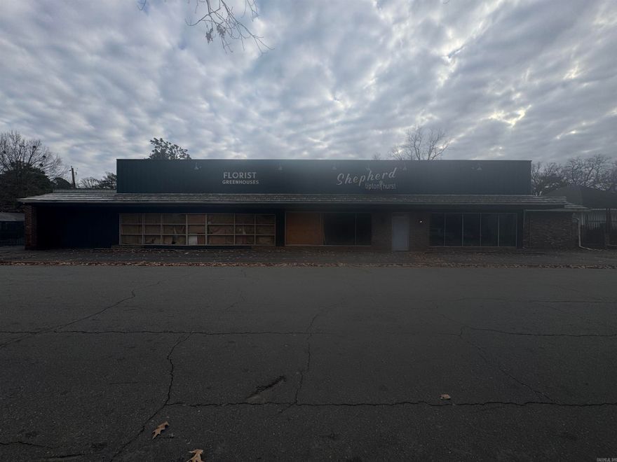 This spacious commercial property is a great opportunity for commercial investors and small-medium sized business owners. With a total building space of 3972 sq ft, and a total land space of 25,718 sq ft this property offers plenty of space for your business needs. Located in the heart of Pine Bluff, this commercial property is perfect for a variety of business ventures. Whether you're looking to start a new business or relocate your current one, this property offers endless possibilities. Contact us today to schedule a showing.